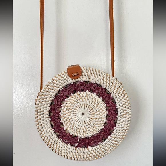 Handwoven Round Rattan bag - Picture 3 of 4